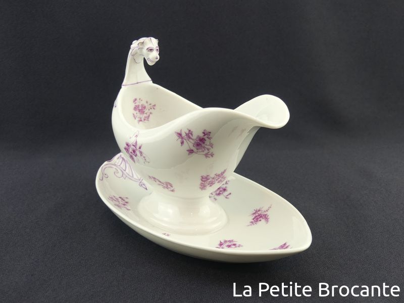 Saucière faïence décor rose marque V en creux XIXème