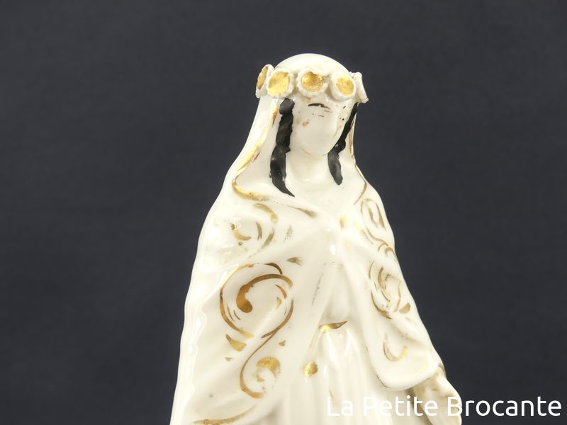 Statue En Polystone De La Vierge à L'enfant Avec Scène De La Nativité. Hauteur 29 Cm