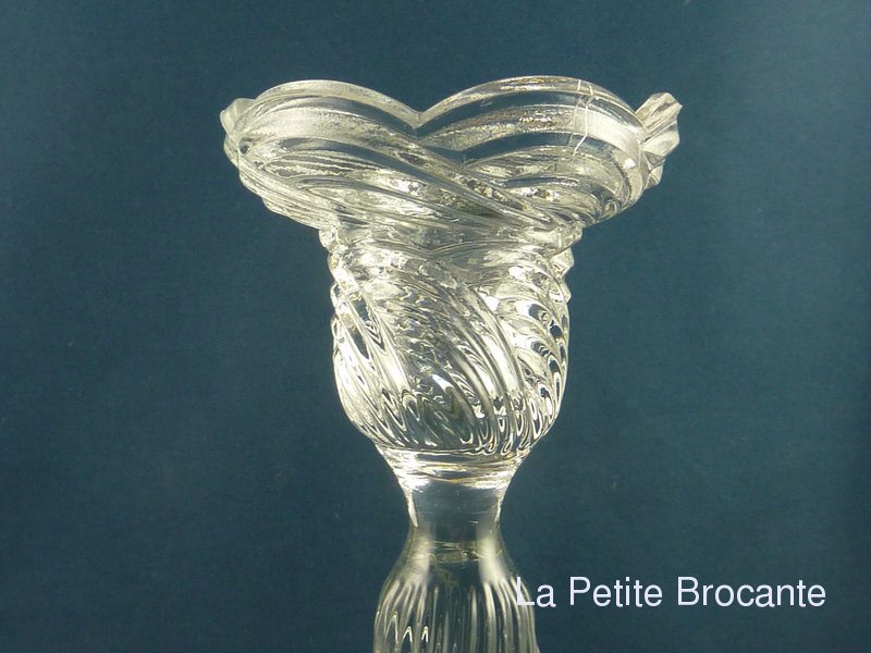 JOLI ANCIEN BOUGEOIR CRISTAL PORTIEUX FLEURS De LYS Binet Forme Tour Chateau D Imgx1200 5471