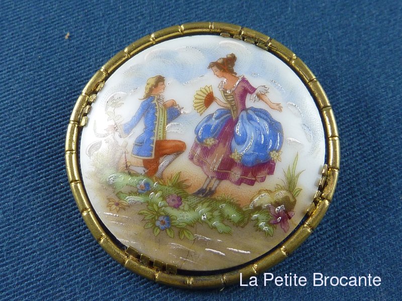 Broche Ancienne Limoges Porcelaine - Scène Galante Fragonard - Occasion Avec Usures