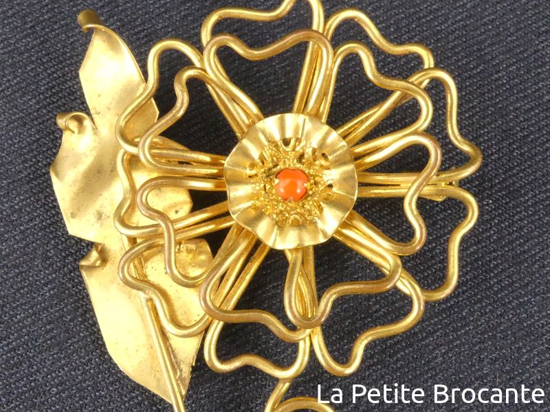 Joli Broche Vintage Dorée - Parfait Pour Accessoiriser Ton Style !