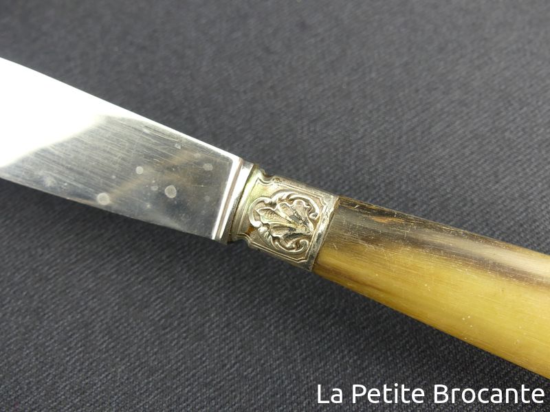 Ensemble De Douze Couteaux De Table, Douze Couteaux à Fromage Et Un Service A Decouper Les Manches En