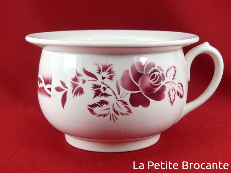 Ancien pot de chambre en faïence de Digoin, rose rouge