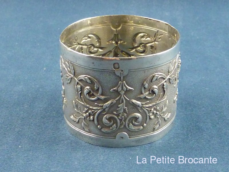 Ancien rond de serviette en argent massif monogramme LV