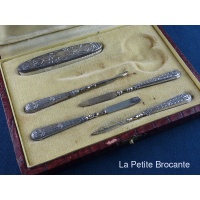 ancien_coffret_de_manucure_en_argent_fourr_1