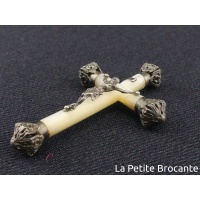 ancien_crucifix_en_nacre_et_argent_2