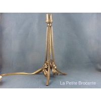 ancien_pied_de_lampe_de_chevet_en_fer_1