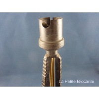 ancien_pied_de_lampe_de_chevet_en_fer_3