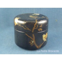 ancienne_bote__poudre_en_laque_1