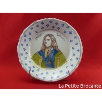 assiette_xviie_faence_de_la_rochelle_portrait_de_philippe_dorlans_1