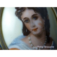 broche_en_porcelaine_de_limoges_portrait_de_jeune_femme_2