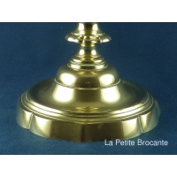 paire_de_bougeoirs_en_cuivre_dtail_socle