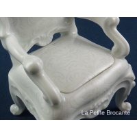 paire_de_fauteuils_botes_miniatures_en_porcelaine_5