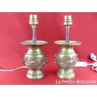 paire_de_petits_vase_asiatiques_en_bronze_monts_en_lampes_1