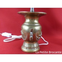 paire_de_petits_vase_asiatiques_en_bronze_monts_en_lampes_3