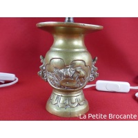 paire_de_petits_vase_asiatiques_en_bronze_monts_en_lampes_6