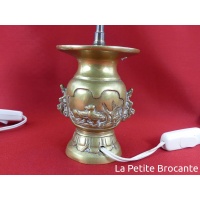 paire_de_petits_vase_asiatiques_en_bronze_monts_en_lampes_8