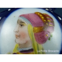 paire_de_vases_miniatures__dcor_de_portrait_en_mdaillon_10