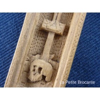 petite_croix_en_bois_sculpt_5